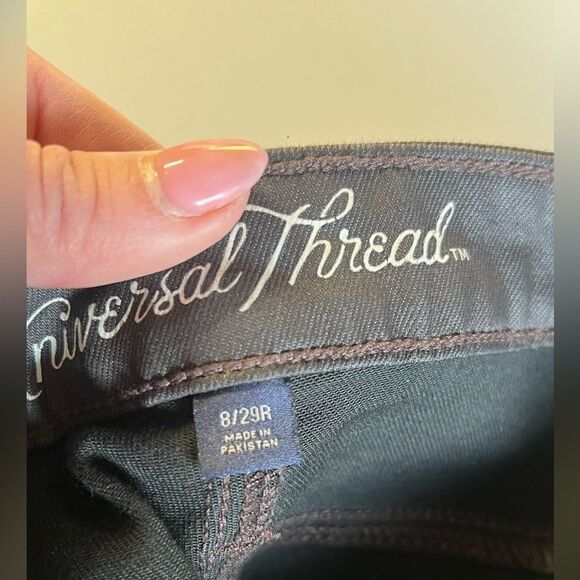 2 Pair- Universal Thread jeans - Picture 3 of 11